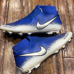 Boys Nike size 6.5 Soccer Cleats